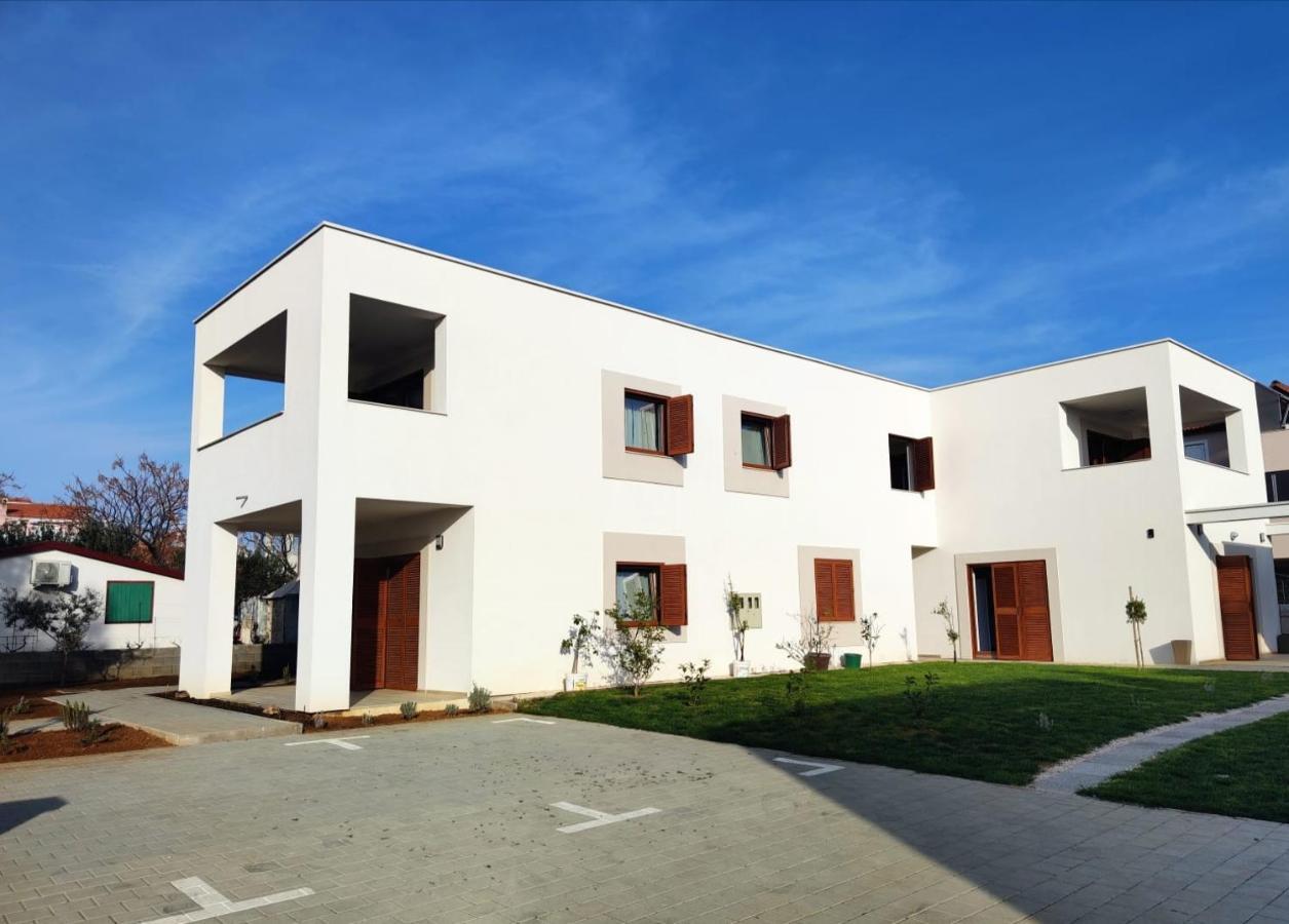 Apartments Leticia Vrsi Exterior photo