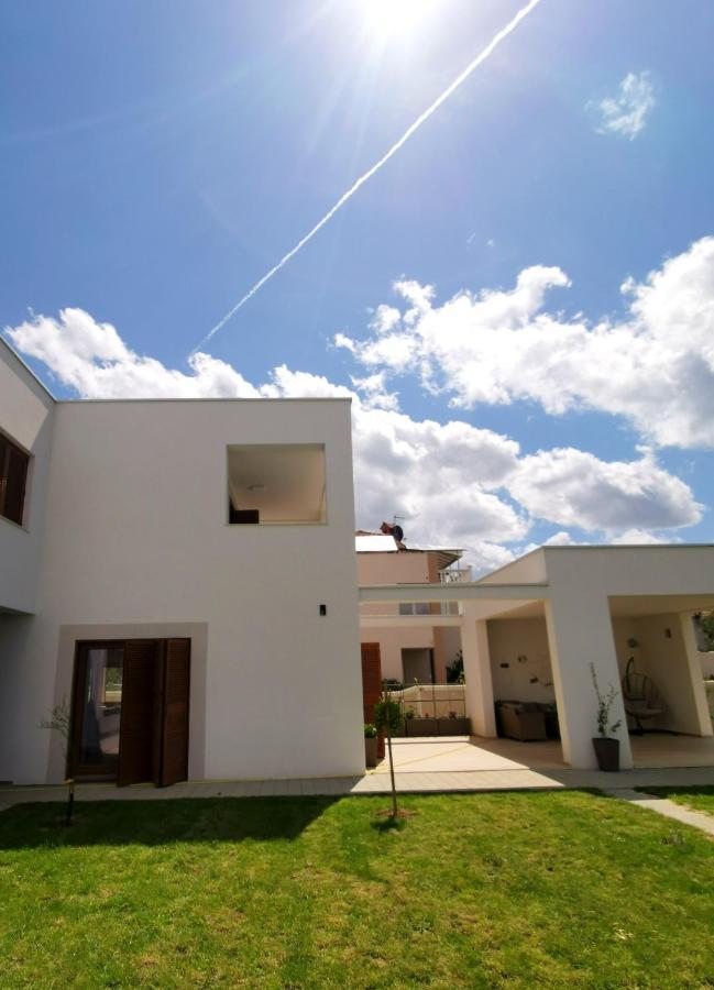 Apartments Leticia Vrsi Exterior photo