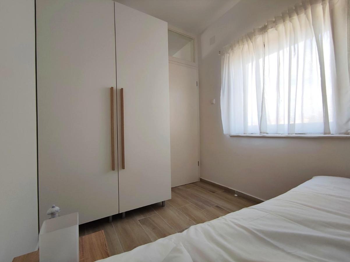 Apartments Leticia Vrsi Exterior photo