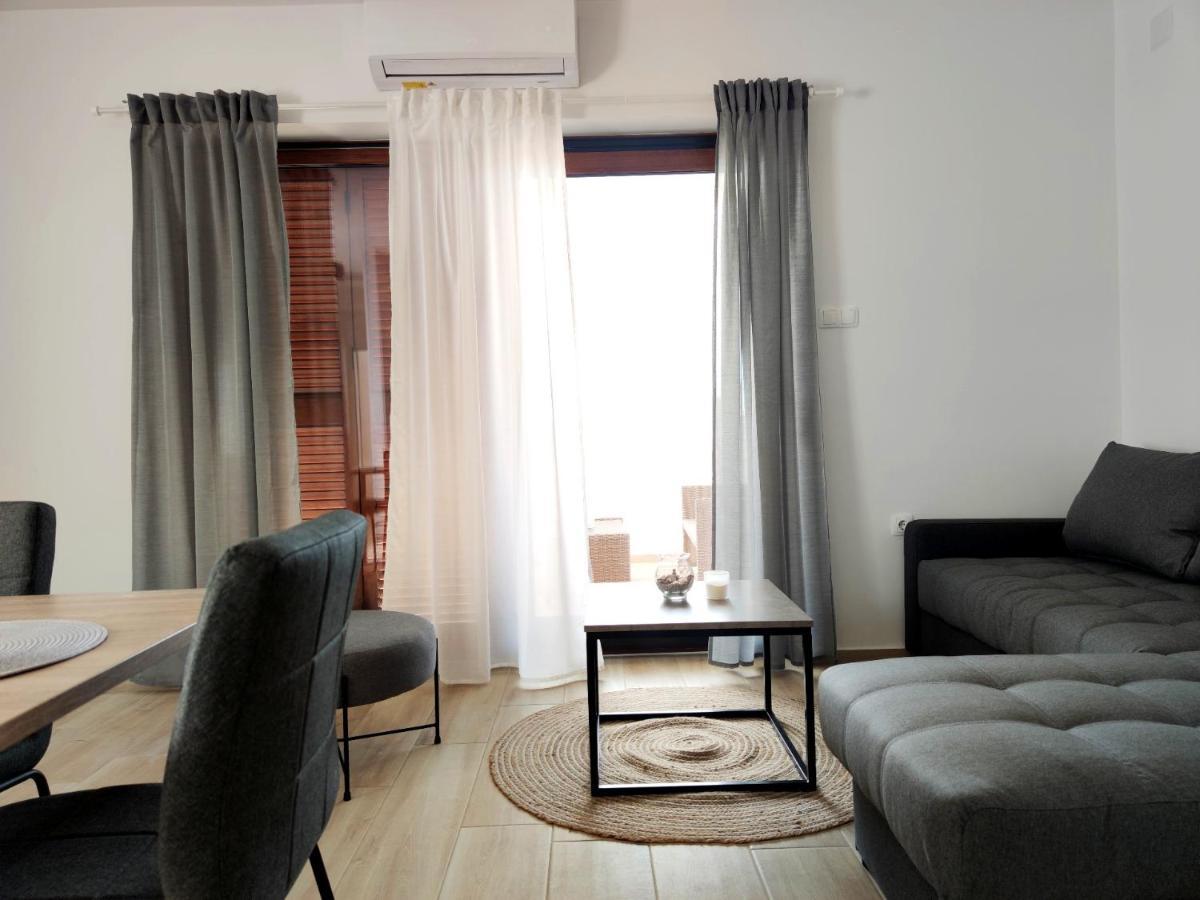 Apartments Leticia Vrsi Exterior photo
